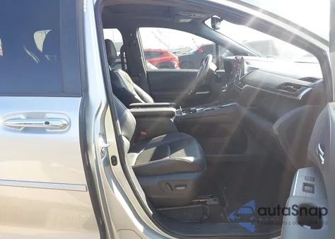 2021 Toyota Sienna Xse z USA, uszkodzony, nr VIN 5TDDRKEC6MS060552